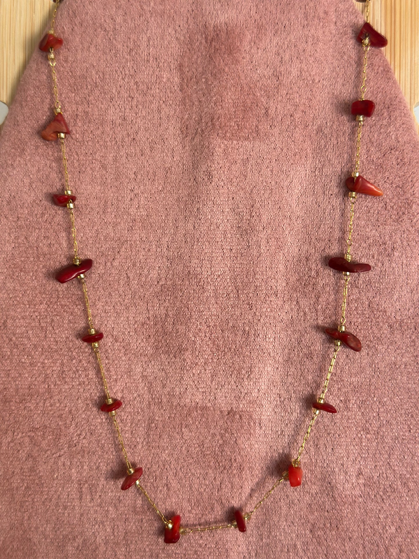 Collier acier, inoxydable, doré avec pierre corail