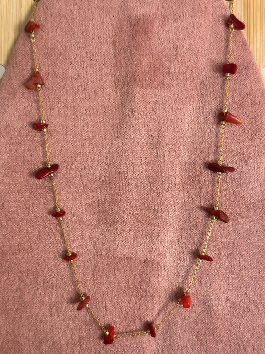 Collier acier, inoxydable, doré avec pierre corail
