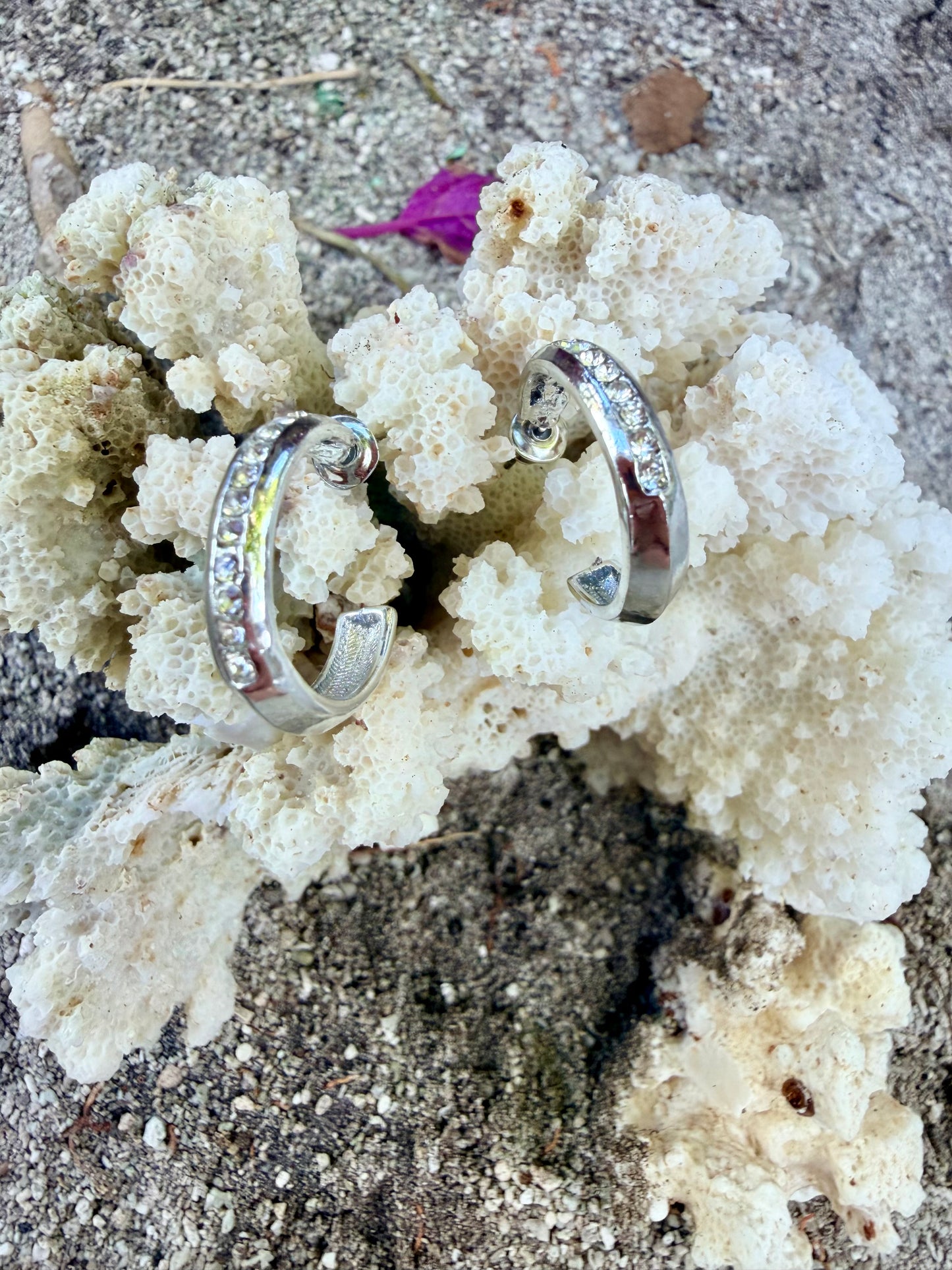 B. O. Acier inoxydable, argent avec oxyde de zirconium.