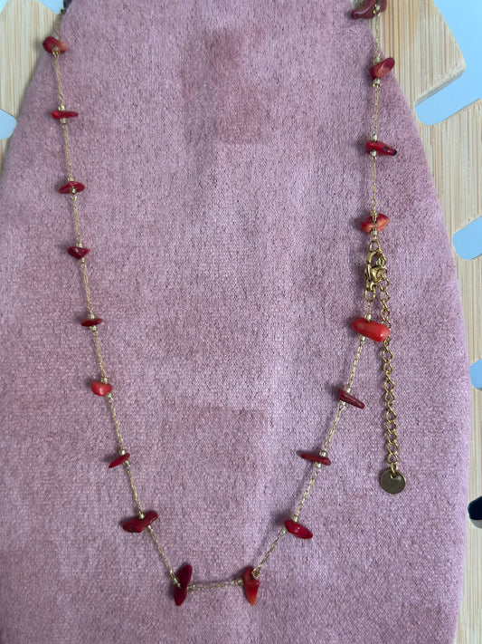 Collier acier, inoxydable, doré avec pierre corail