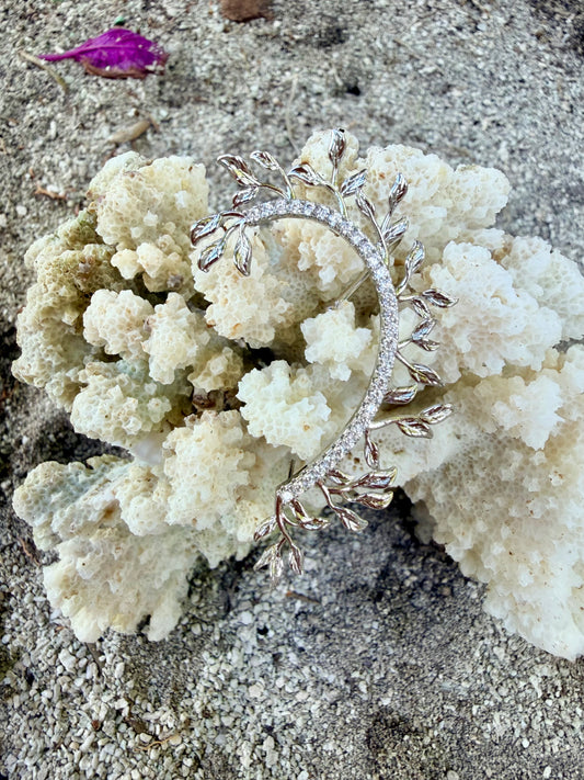 Mono boucle qui habille toute l’oreille en acier, inoxydable argent